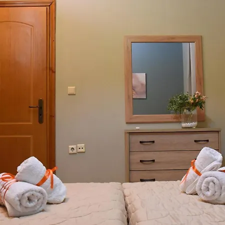 The House Of Victo-ria *