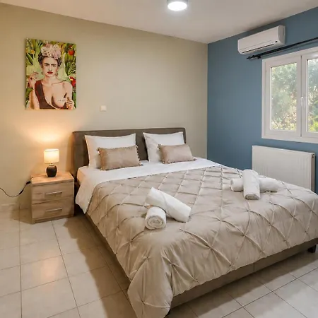 Victo-ria Lux * Lefkada City